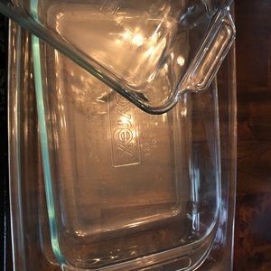 3 different sized Pyrex dishes